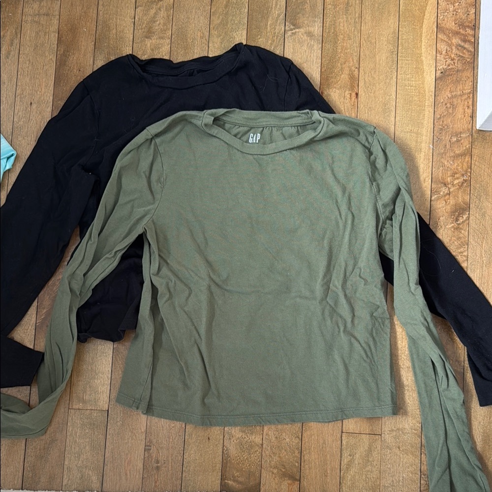 GAP Black and Olive Long Sleeve Tops